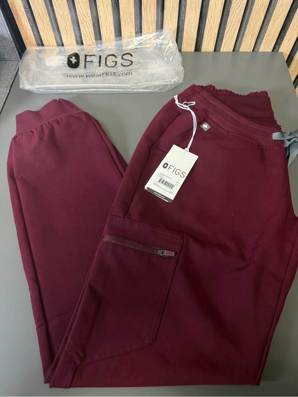 New! FIGS Woman’s Technical Maroon Scrub Jogger Pants XXS Maternity